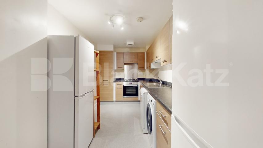 2 bedroom apartment seconds away from Caledonian road station inc all bills Cottage Road, Caledonian Road